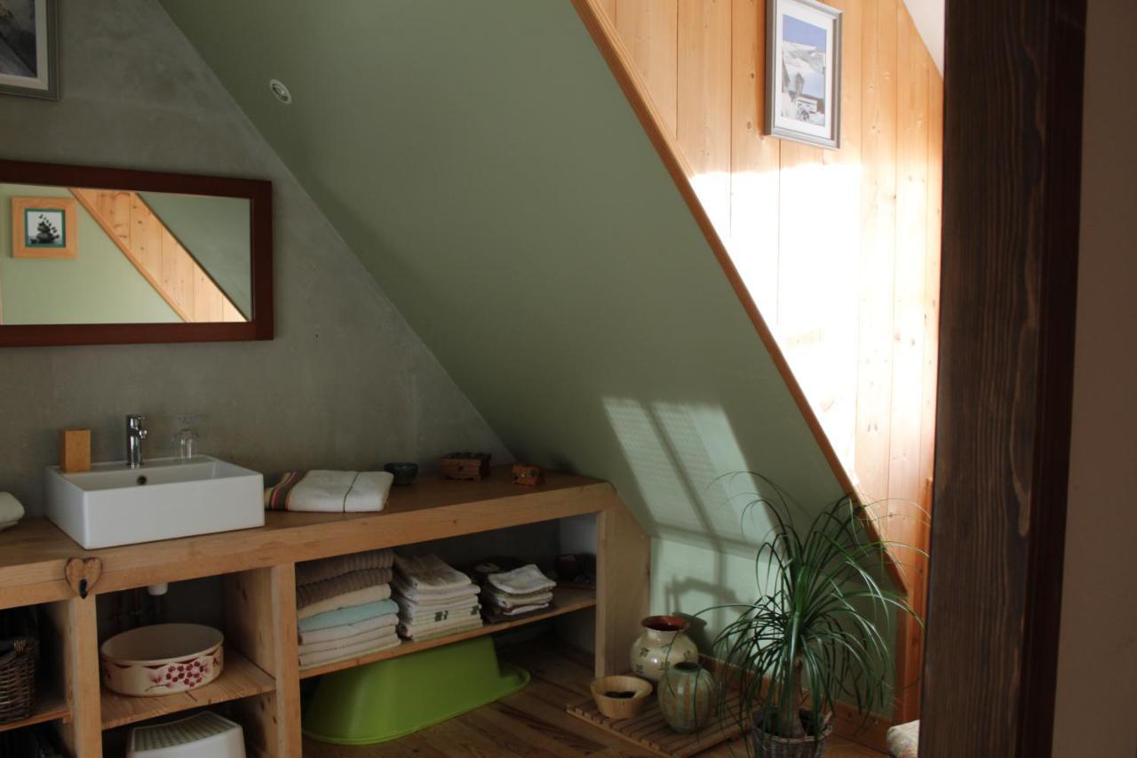 La Grande Ourse Bed & Breakfast กอมปอง ภายนอก รูปภาพ