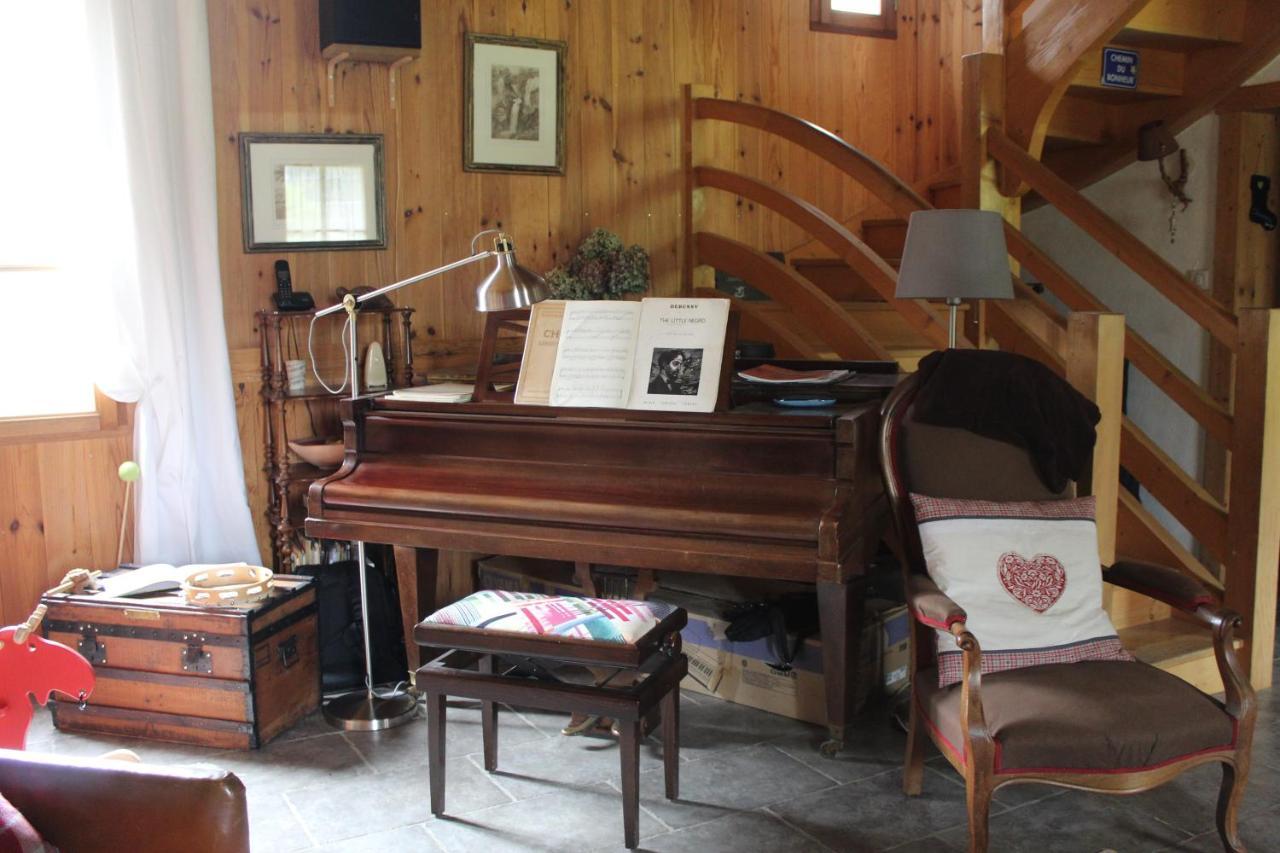La Grande Ourse Bed & Breakfast กอมปอง ภายนอก รูปภาพ