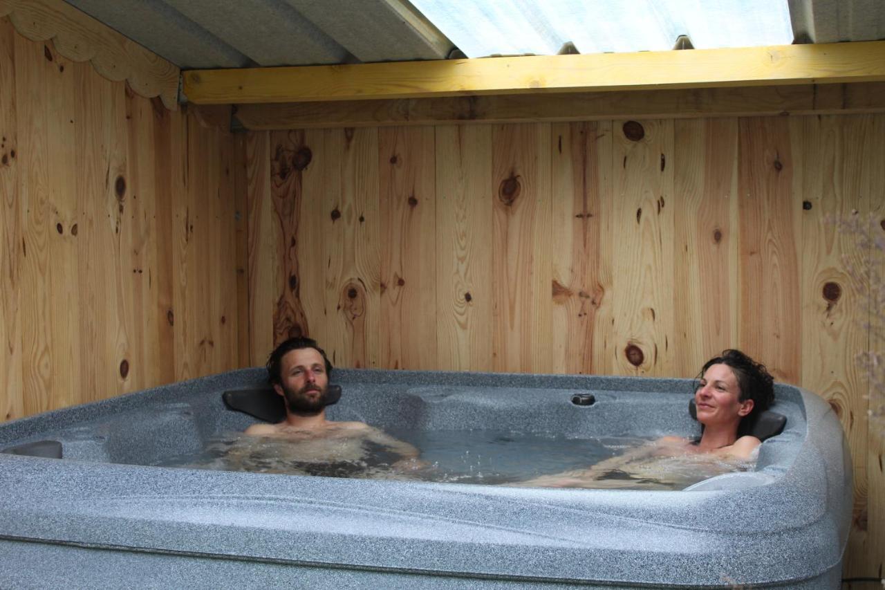 La Grande Ourse Bed & Breakfast กอมปอง ภายนอก รูปภาพ