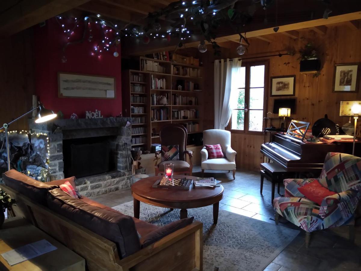 La Grande Ourse Bed & Breakfast กอมปอง ภายนอก รูปภาพ